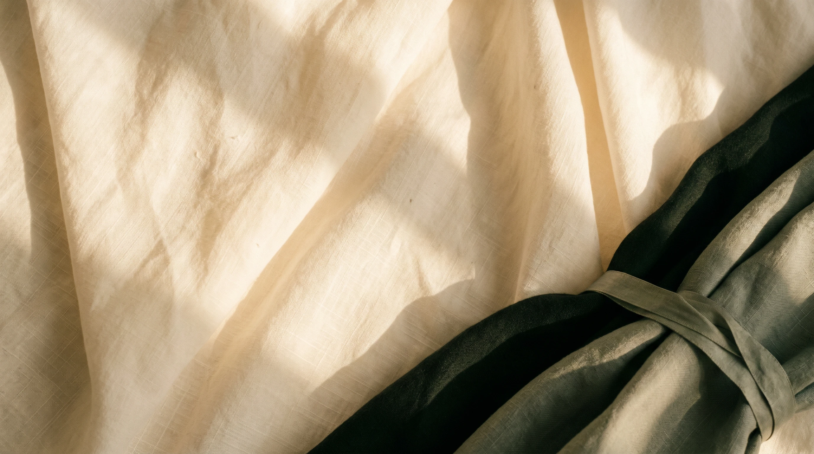 Kirei Sol layered womenswear detail